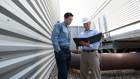 waterconsultantspeakingwithcustomer