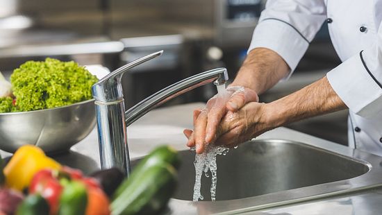 ChefWashingHands_GettyImages_941450732